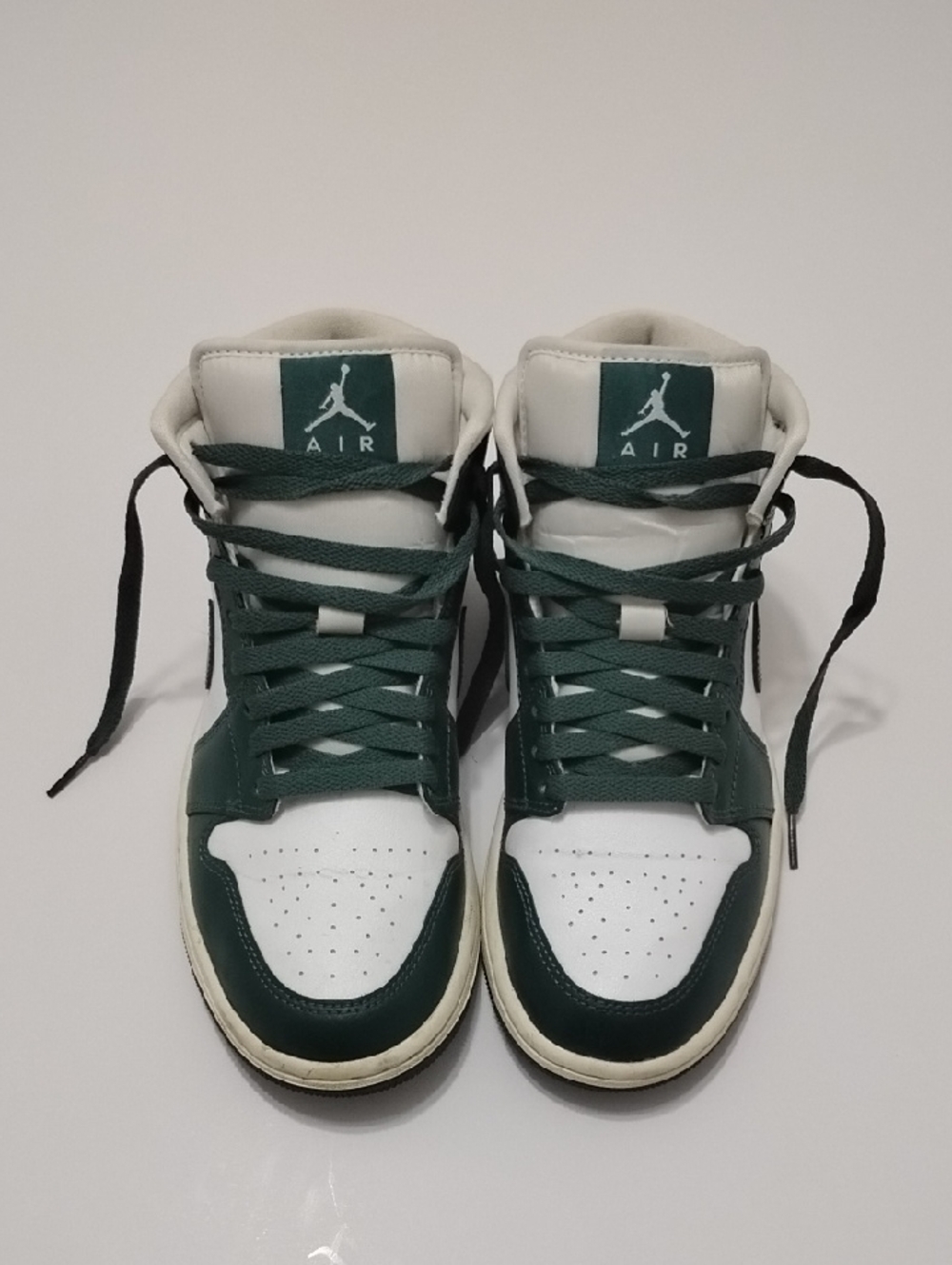 Jordan 1 Mid Sneakers